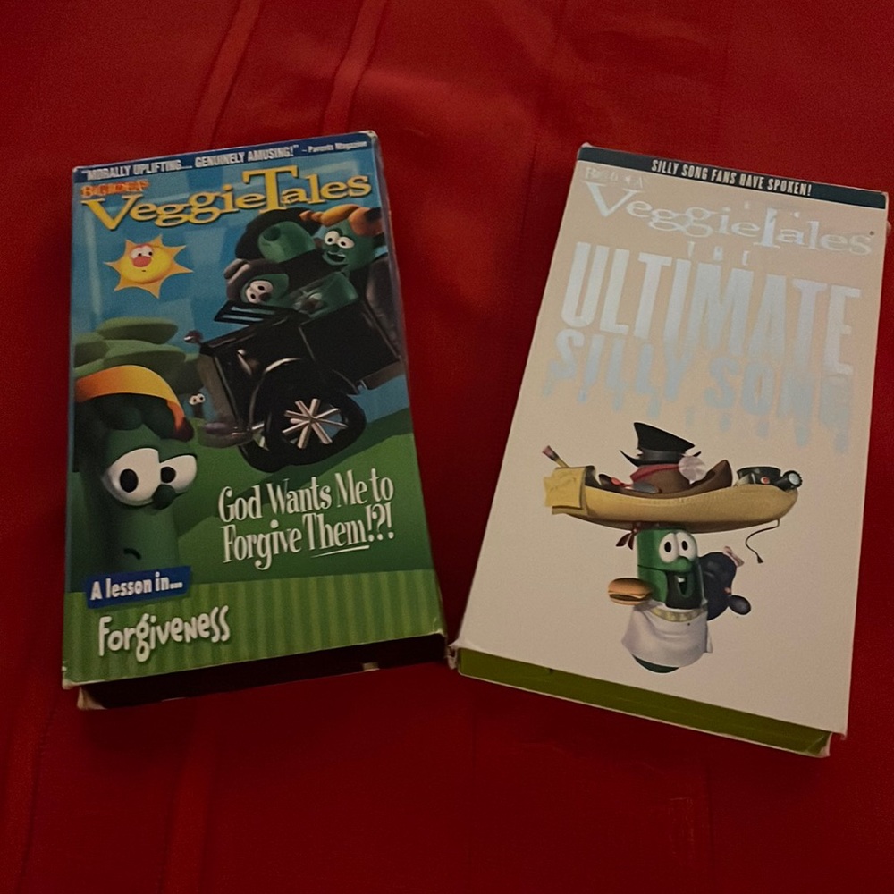 VHS Veggie Tales - 2 videos “God wants me to Forgive them?” And 1 more (mlb)